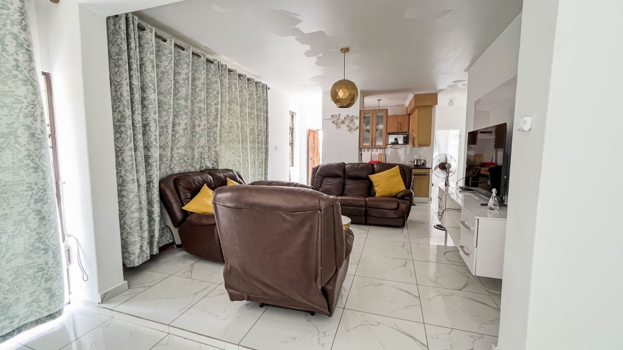 To Let 4 Bedroom Property for Rent in Tinley Manor KwaZulu-Natal