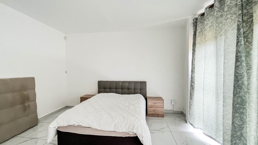 To Let 4 Bedroom Property for Rent in Tinley Manor KwaZulu-Natal