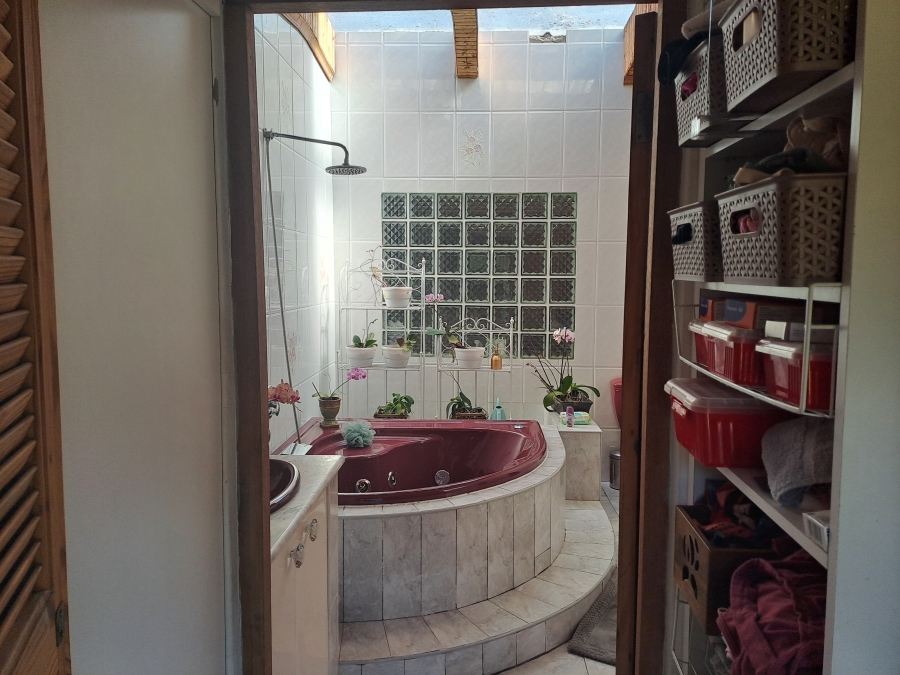 3 Bedroom Property for Sale in Waterfall KwaZulu-Natal