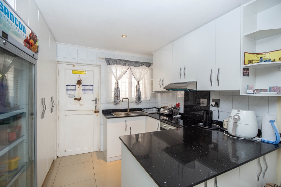 2 Bedroom Property for Sale in Sherwood KwaZulu-Natal