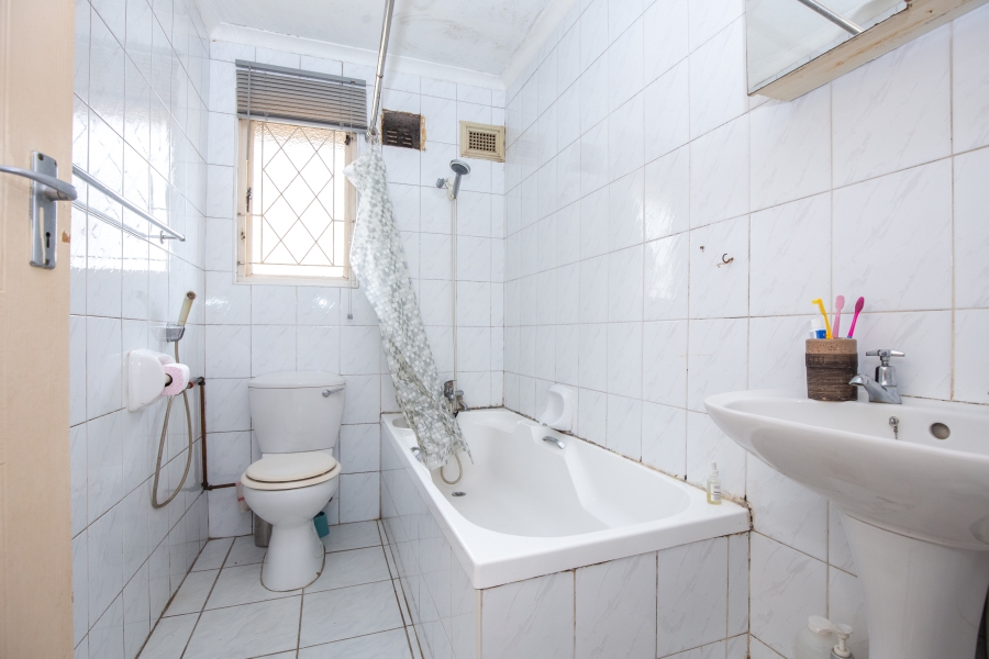 2 Bedroom Property for Sale in Sherwood KwaZulu-Natal