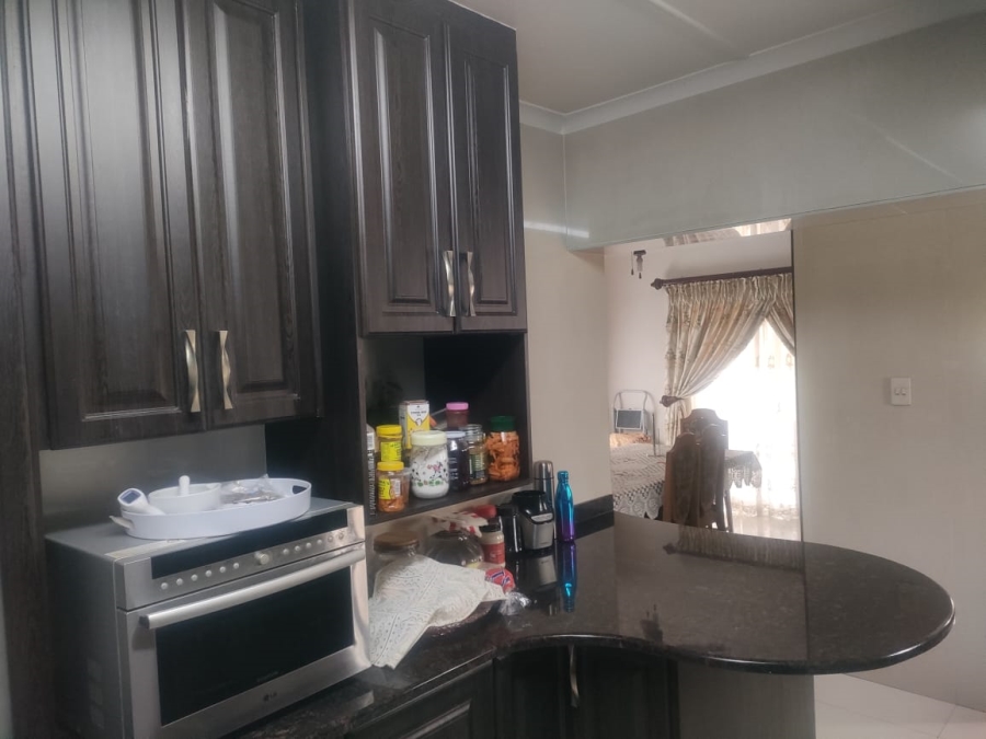 4 Bedroom Property for Sale in Burlington Heights KwaZulu-Natal