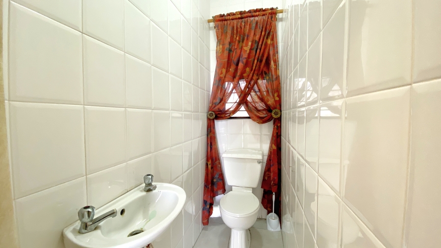 2 Bedroom Property for Sale in Hibberdene KwaZulu-Natal