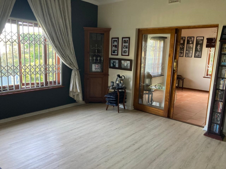 4 Bedroom Property for Sale in Cowies Hill KwaZulu-Natal