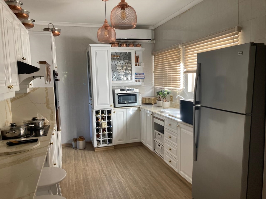 4 Bedroom Property for Sale in Cowies Hill KwaZulu-Natal