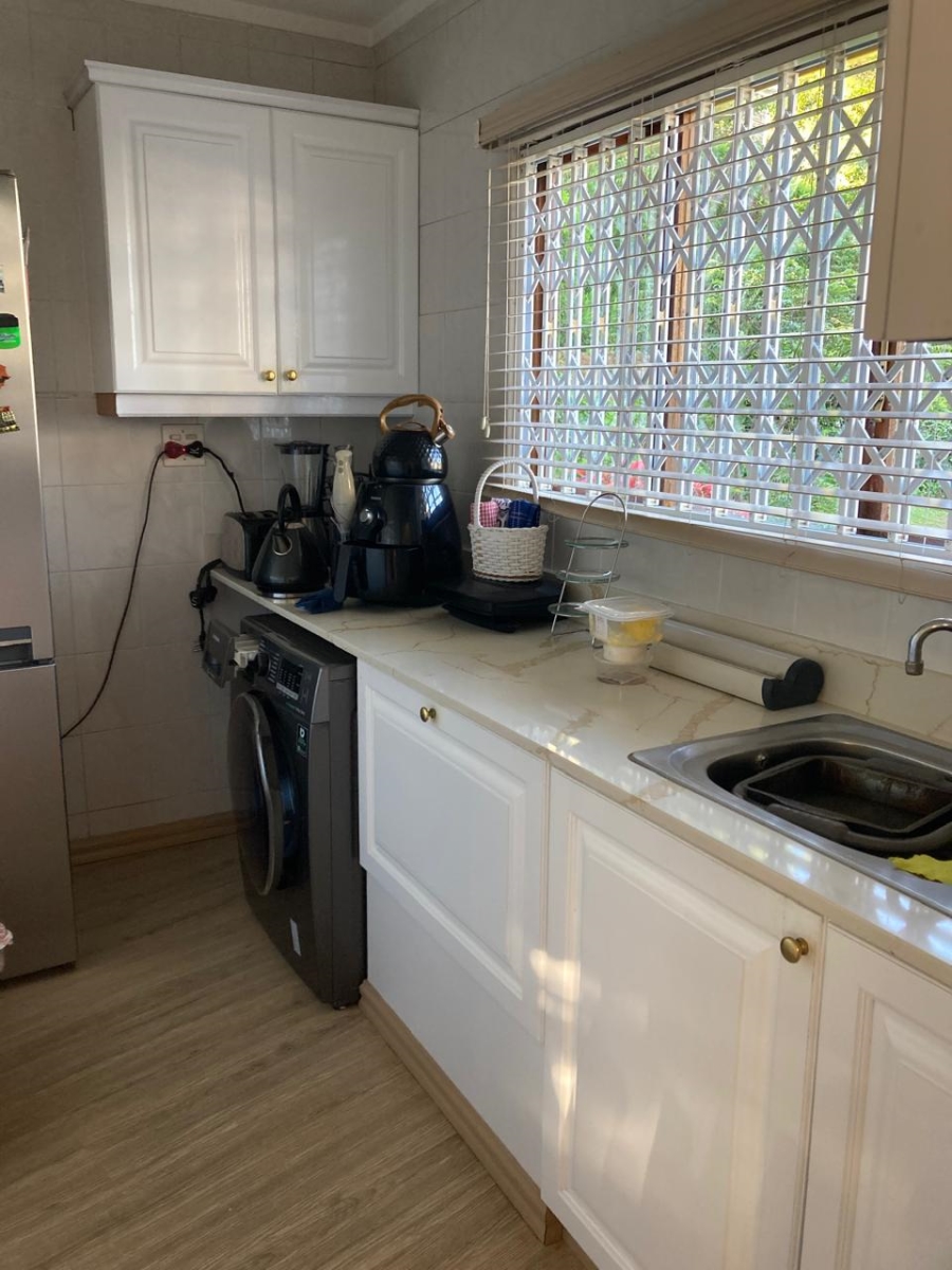 4 Bedroom Property for Sale in Cowies Hill KwaZulu-Natal