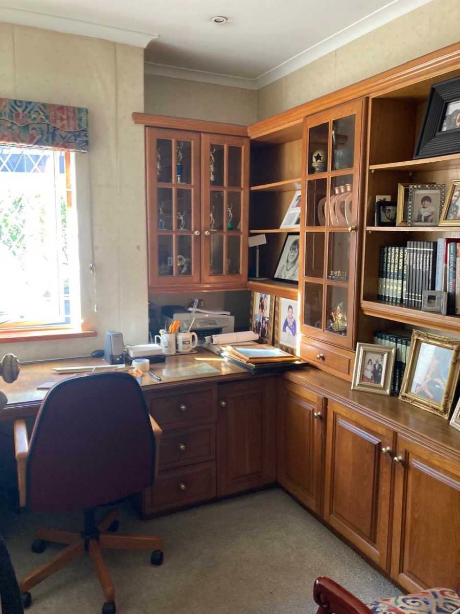 4 Bedroom Property for Sale in Cowies Hill KwaZulu-Natal