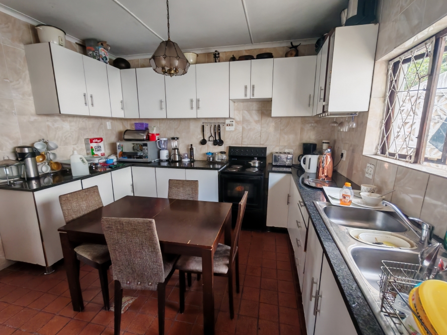 5 Bedroom Property for Sale in Cowies Hill KwaZulu-Natal