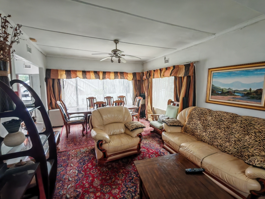 5 Bedroom Property for Sale in Cowies Hill KwaZulu-Natal