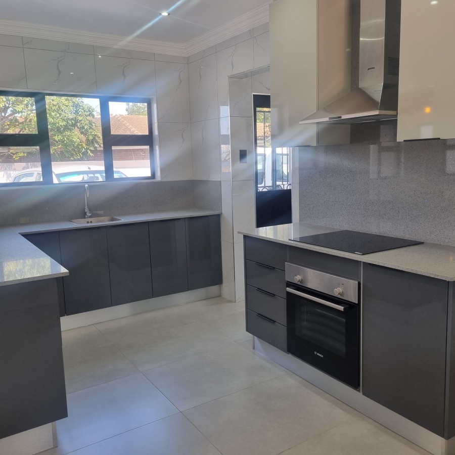 To Let 4 Bedroom Property for Rent in Umhlanga KwaZulu-Natal