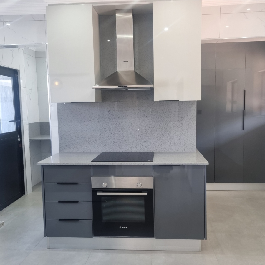 To Let 4 Bedroom Property for Rent in Umhlanga KwaZulu-Natal