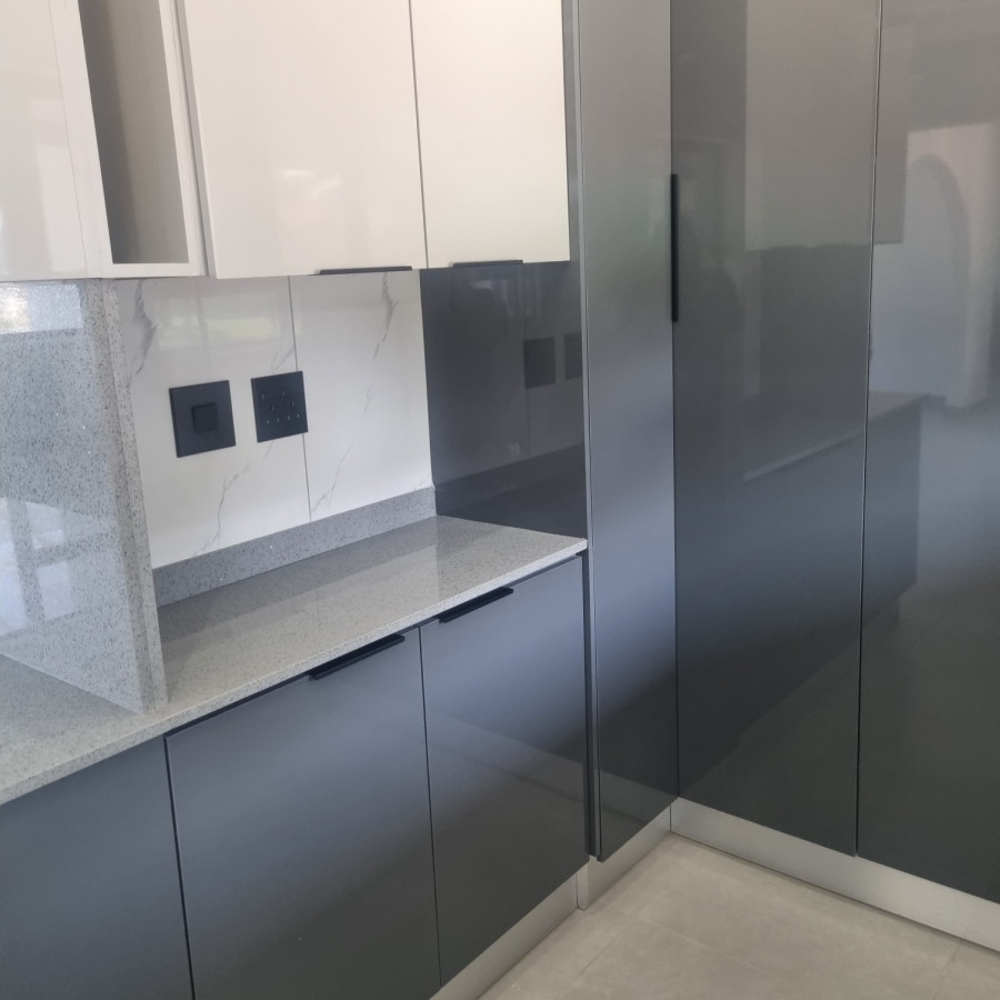 To Let 4 Bedroom Property for Rent in Umhlanga KwaZulu-Natal