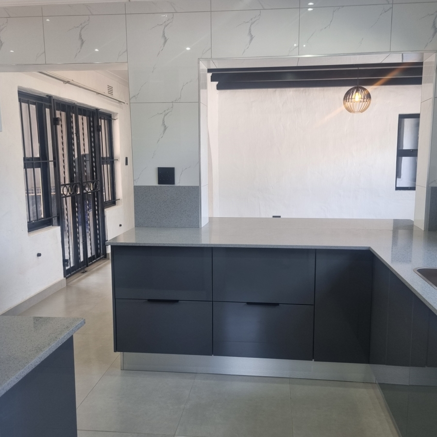 To Let 4 Bedroom Property for Rent in Umhlanga KwaZulu-Natal