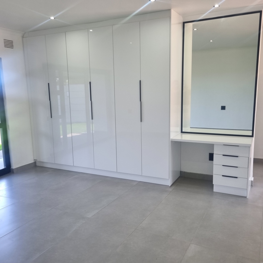 To Let 4 Bedroom Property for Rent in Umhlanga KwaZulu-Natal