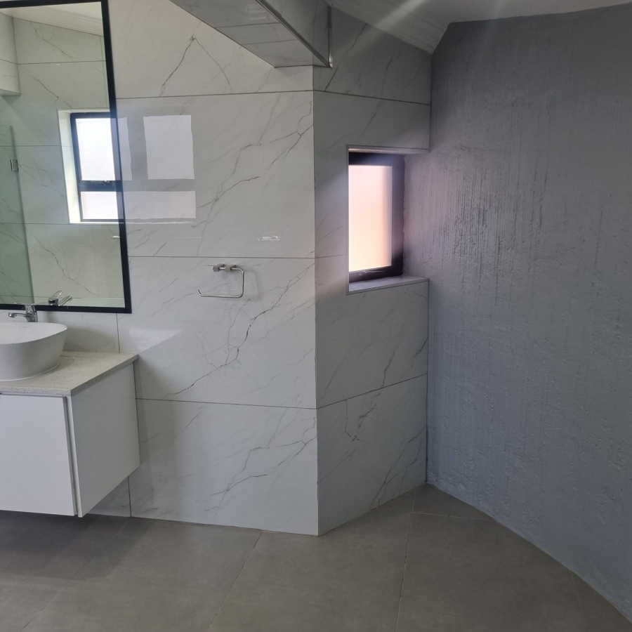 To Let 4 Bedroom Property for Rent in Umhlanga KwaZulu-Natal