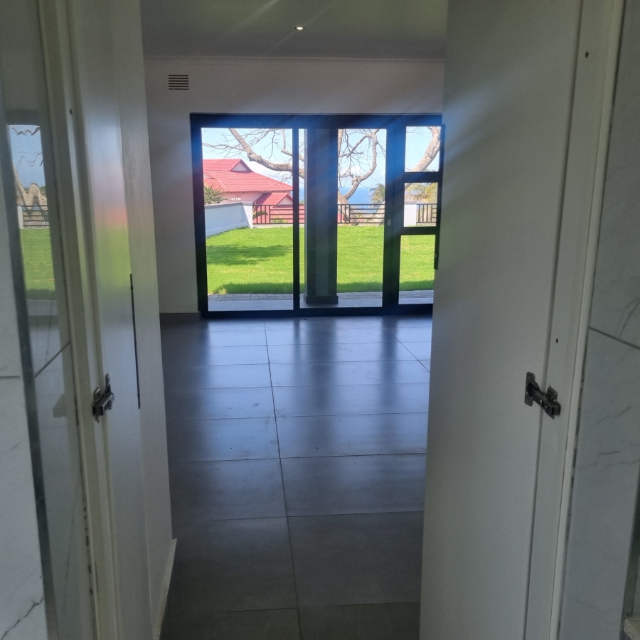 To Let 4 Bedroom Property for Rent in Umhlanga KwaZulu-Natal
