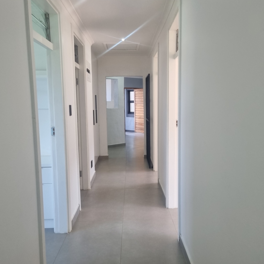 To Let 4 Bedroom Property for Rent in Umhlanga KwaZulu-Natal