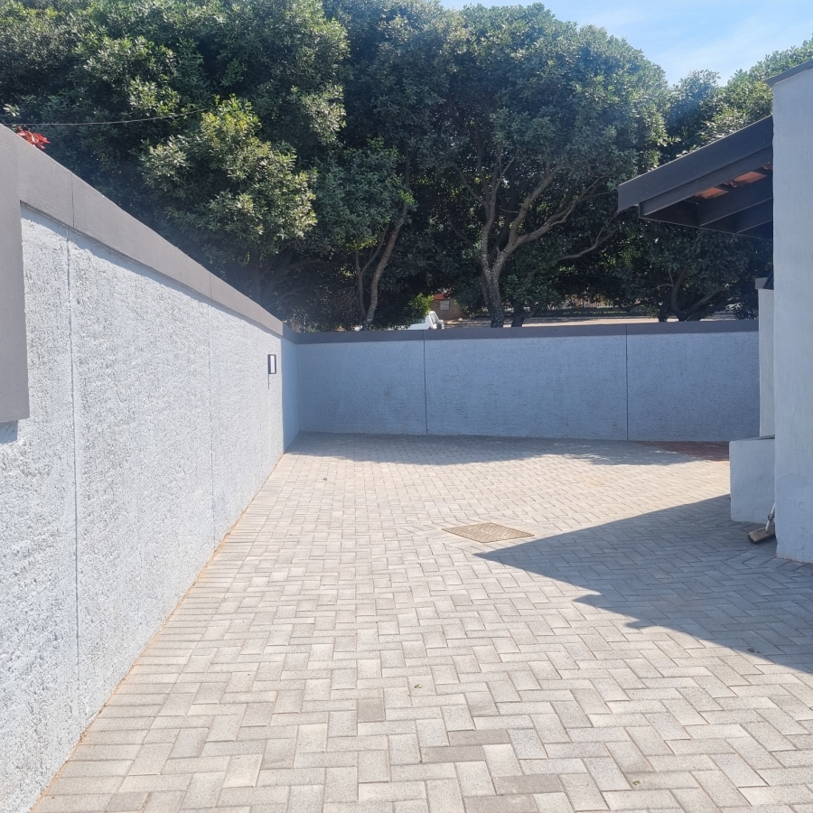 To Let 4 Bedroom Property for Rent in Umhlanga KwaZulu-Natal