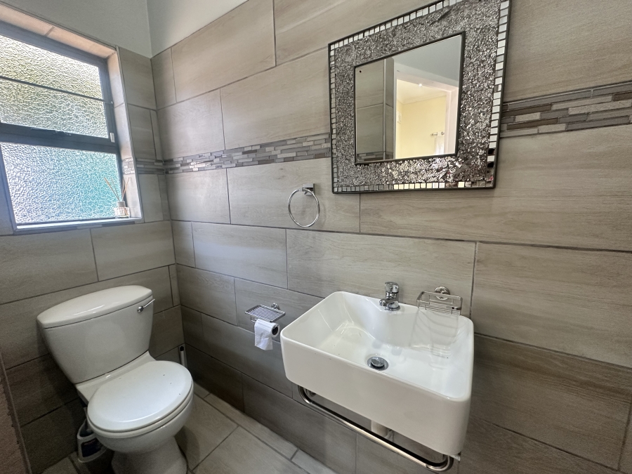 To Let 1 Bedroom Property for Rent in Kloof KwaZulu-Natal