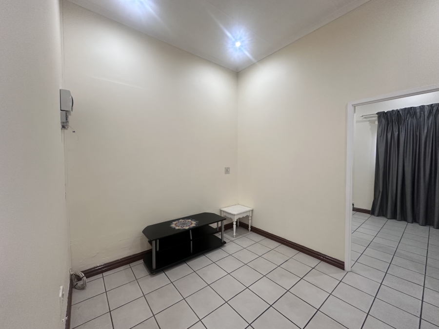To Let 1 Bedroom Property for Rent in Kloof KwaZulu-Natal