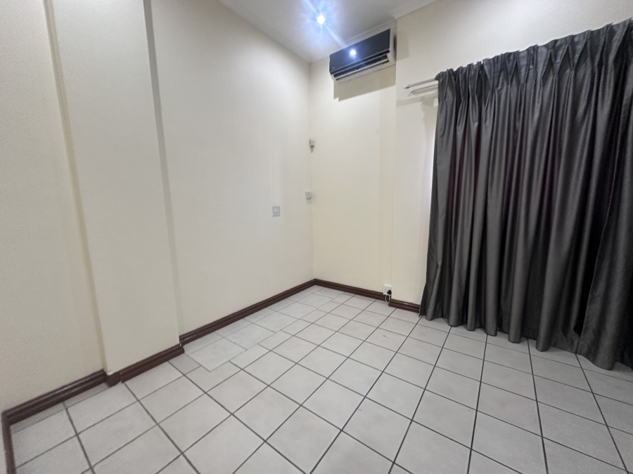 To Let 1 Bedroom Property for Rent in Kloof KwaZulu-Natal