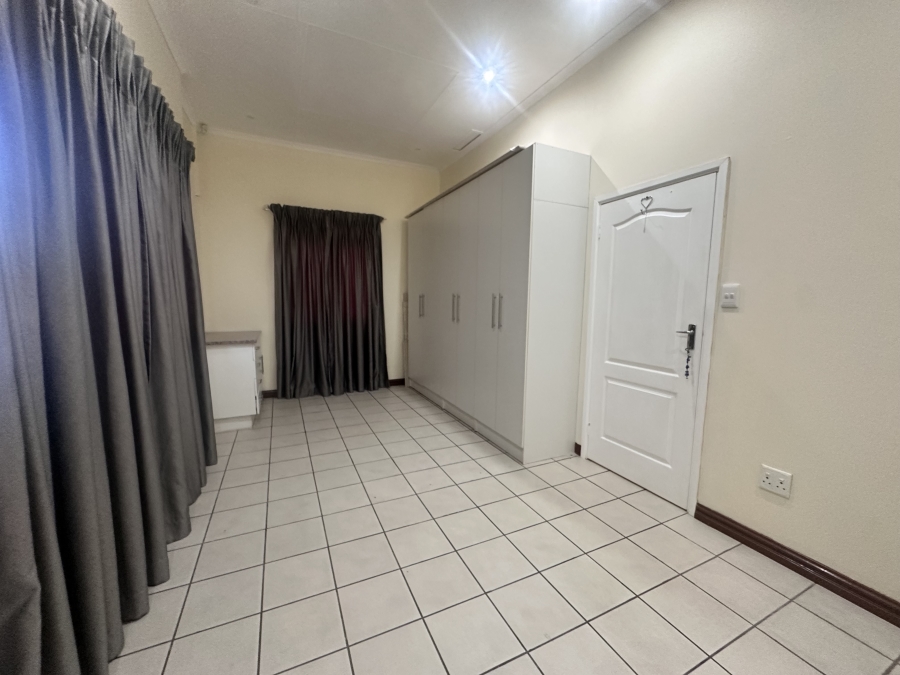 To Let 1 Bedroom Property for Rent in Kloof KwaZulu-Natal