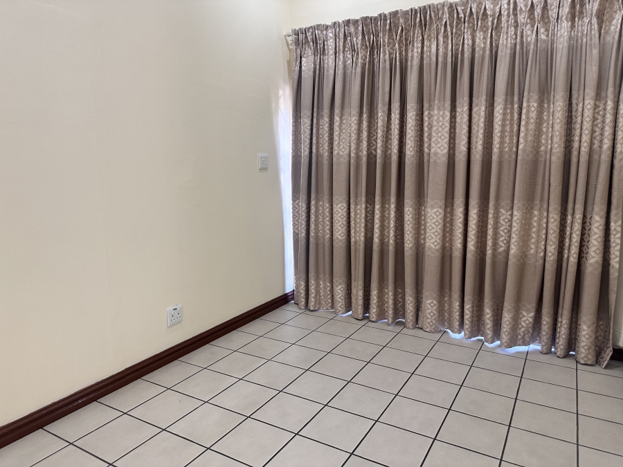 To Let 1 Bedroom Property for Rent in Kloof KwaZulu-Natal