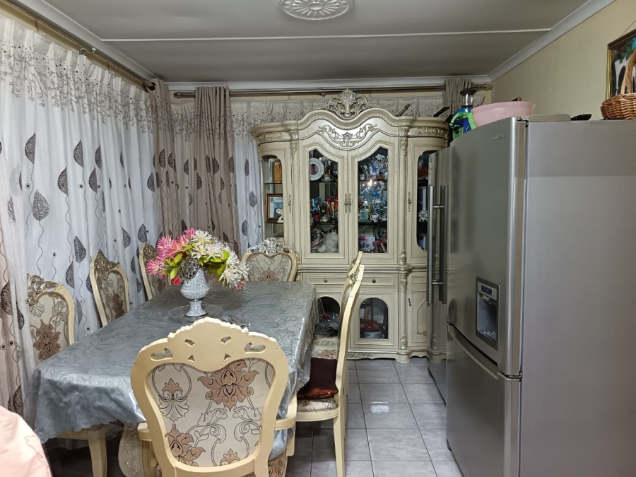 5 Bedroom Property for Sale in Reservoir Hills KwaZulu-Natal