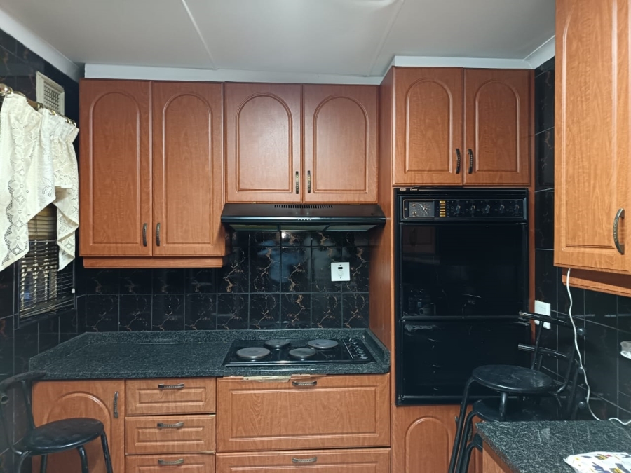 5 Bedroom Property for Sale in Reservoir Hills KwaZulu-Natal