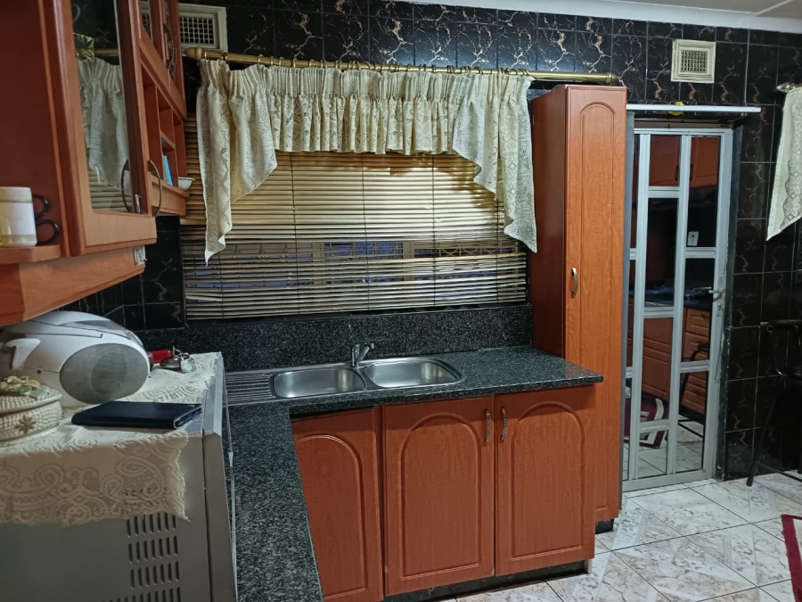 5 Bedroom Property for Sale in Reservoir Hills KwaZulu-Natal