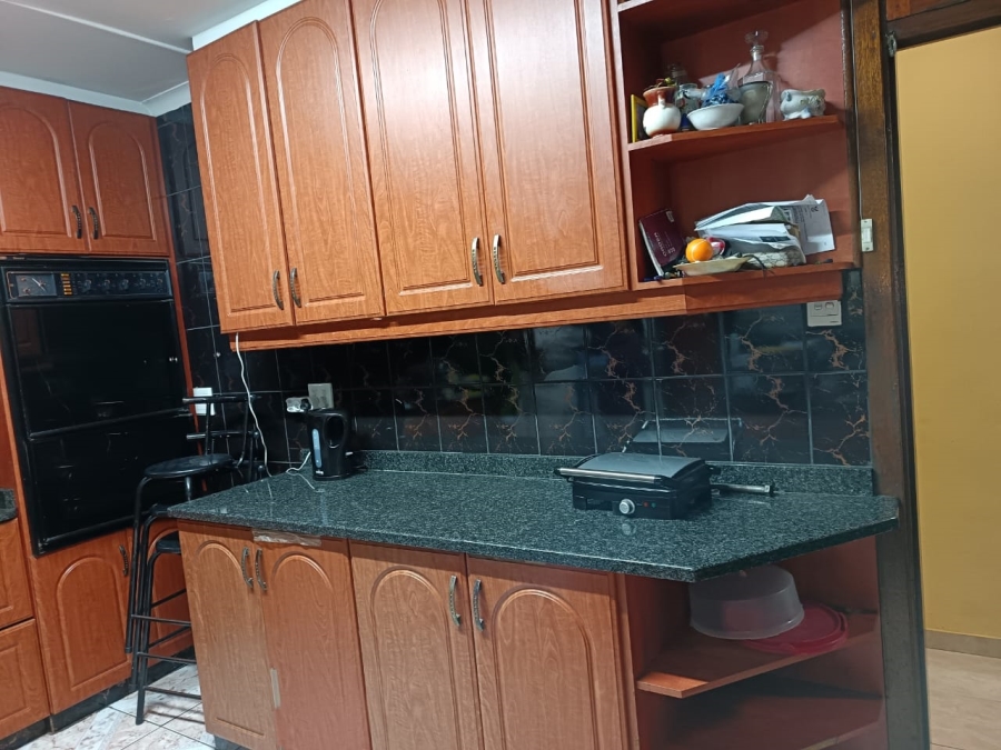 5 Bedroom Property for Sale in Reservoir Hills KwaZulu-Natal