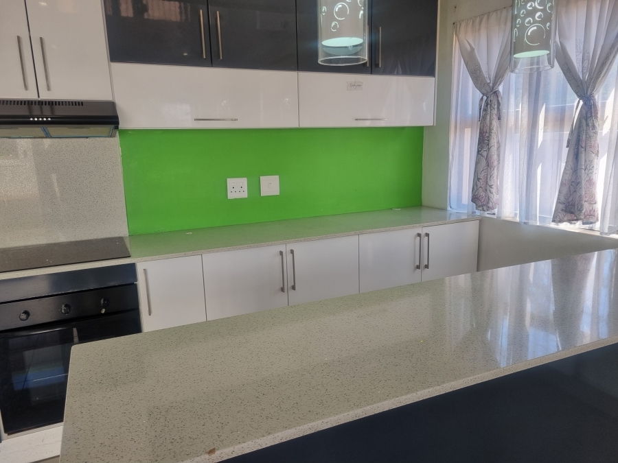 To Let 2 Bedroom Property for Rent in Somerset Park KwaZulu-Natal