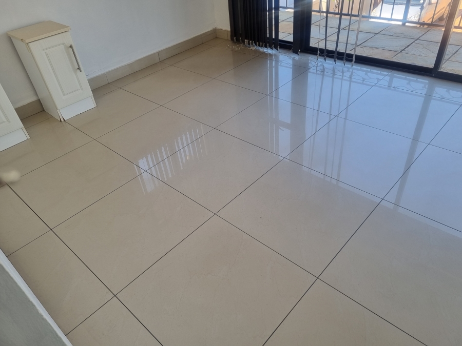 To Let 2 Bedroom Property for Rent in Somerset Park KwaZulu-Natal