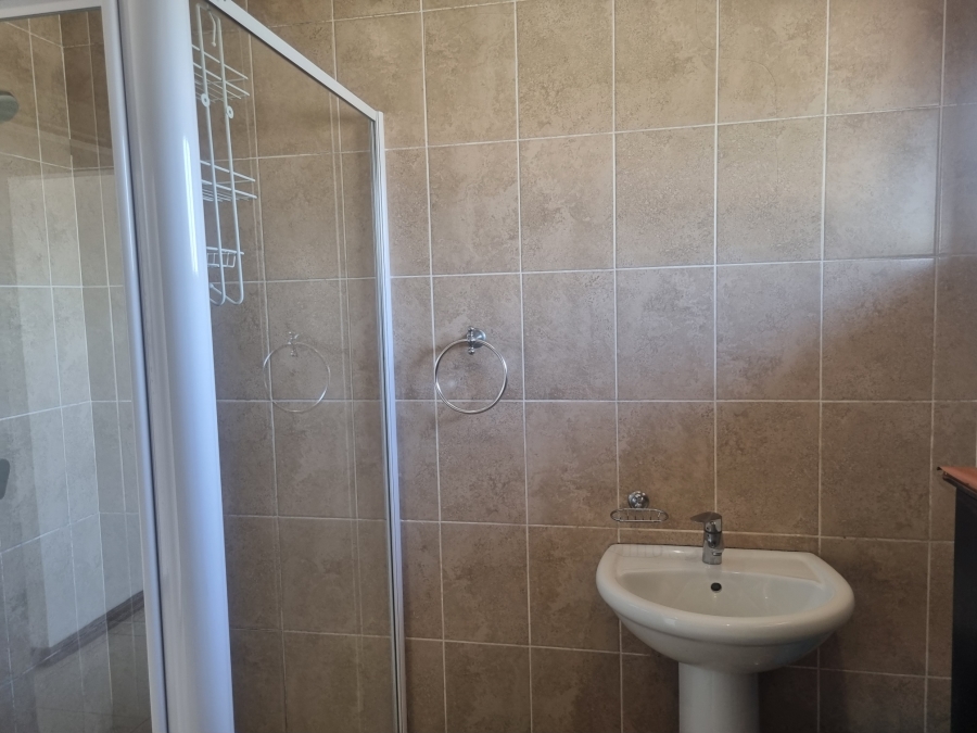 To Let 2 Bedroom Property for Rent in Somerset Park KwaZulu-Natal