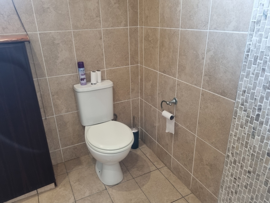 To Let 2 Bedroom Property for Rent in Somerset Park KwaZulu-Natal