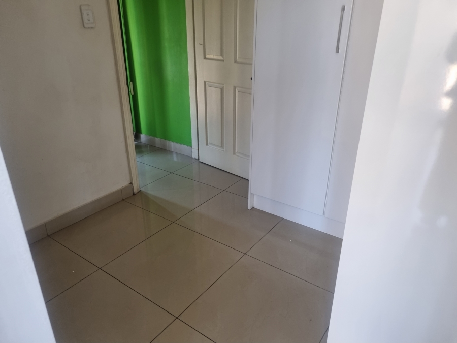 To Let 2 Bedroom Property for Rent in Somerset Park KwaZulu-Natal