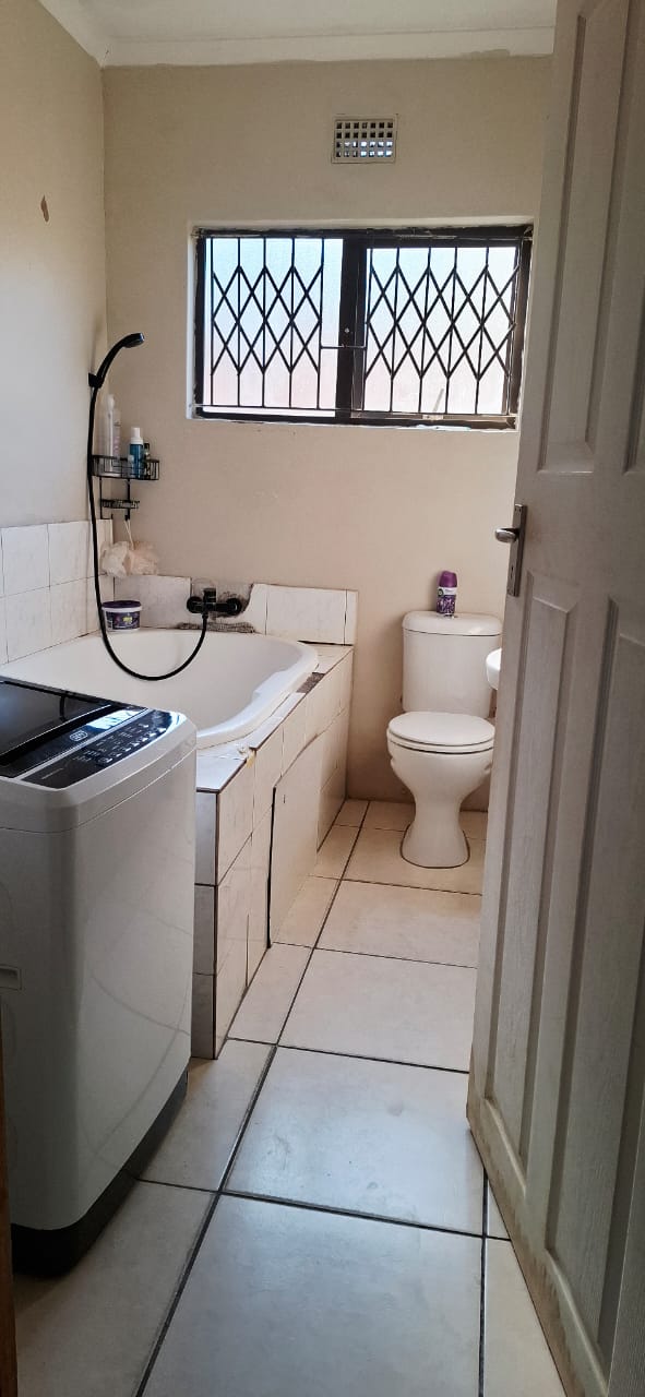 2 Bedroom Property for Sale in Ntuzuma KwaZulu-Natal