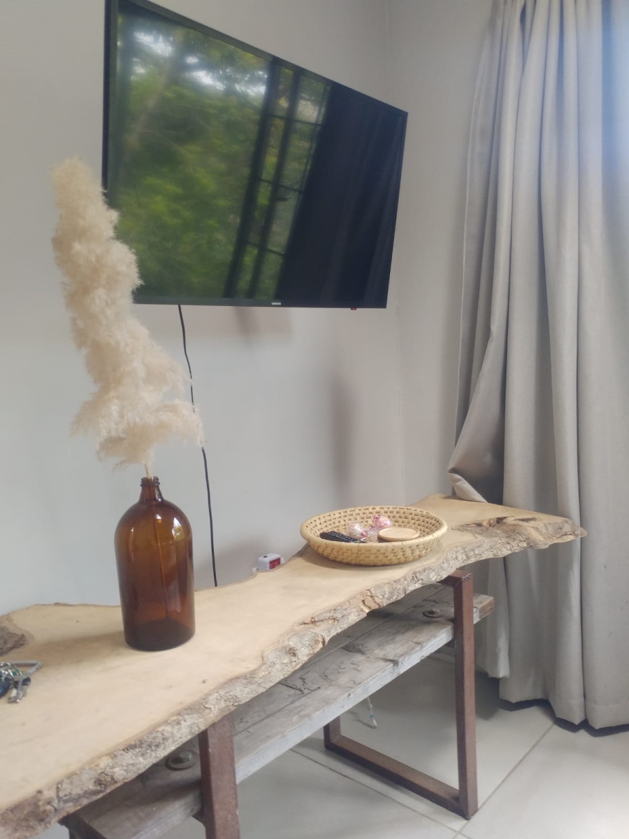 To Let 2 Bedroom Property for Rent in Crestholme KwaZulu-Natal