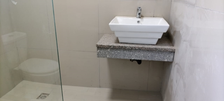 To Let 2 Bedroom Property for Rent in Clare Hills KwaZulu-Natal