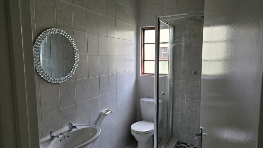 To Let 3 Bedroom Property for Rent in Signal Hill KwaZulu-Natal