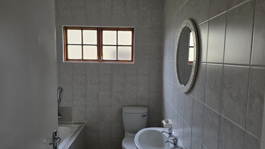 To Let 3 Bedroom Property for Rent in Signal Hill KwaZulu-Natal