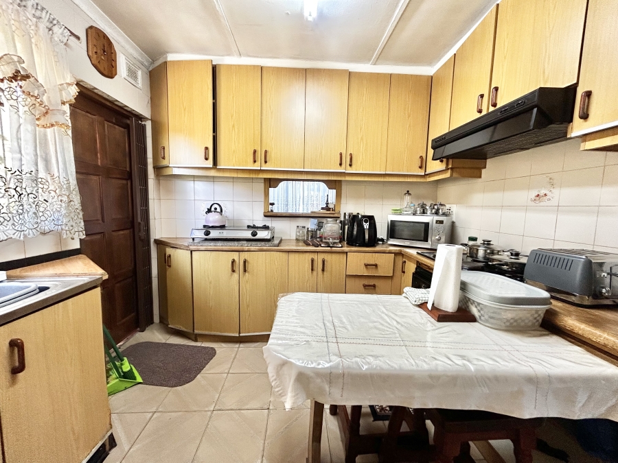 4 Bedroom Property for Sale in Tinley Manor KwaZulu-Natal