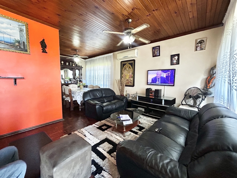 4 Bedroom Property for Sale in Tinley Manor KwaZulu-Natal