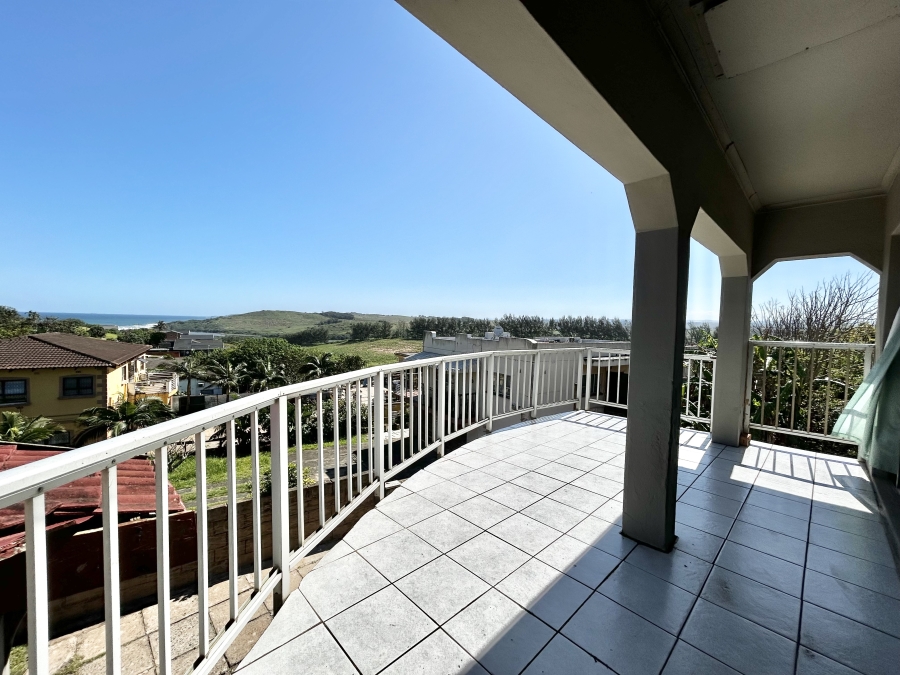 4 Bedroom Property for Sale in Tinley Manor KwaZulu-Natal