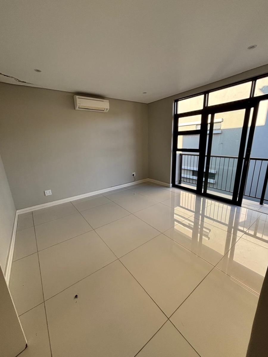 5 Bedroom Property for Sale in Izinga KwaZulu-Natal