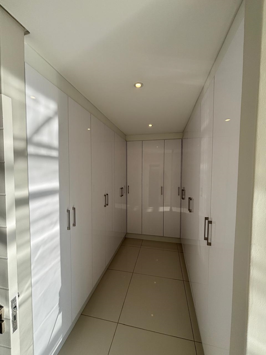 5 Bedroom Property for Sale in Izinga KwaZulu-Natal