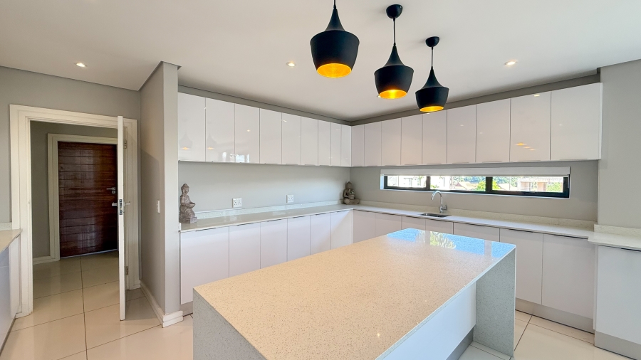 5 Bedroom Property for Sale in Izinga KwaZulu-Natal