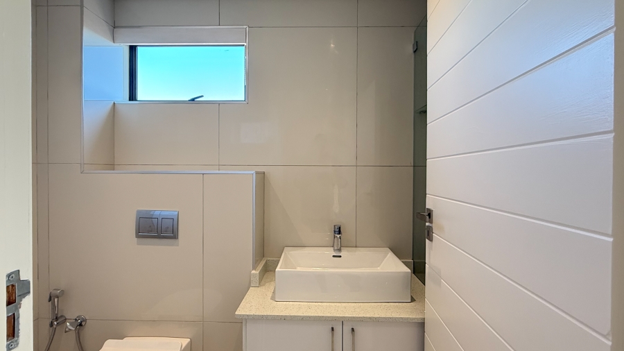 6 Bedroom Property for Sale in Izinga KwaZulu-Natal