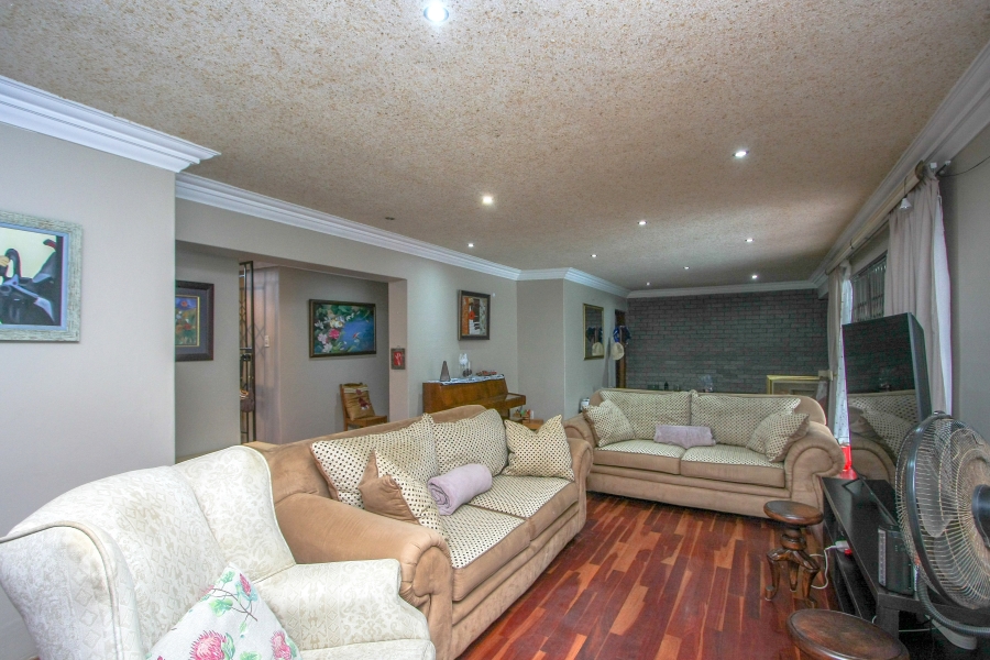 7 Bedroom Property for Sale in Amanzimtoti KwaZulu-Natal