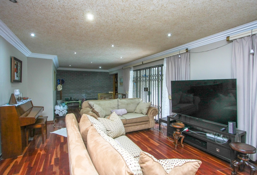 7 Bedroom Property for Sale in Amanzimtoti KwaZulu-Natal